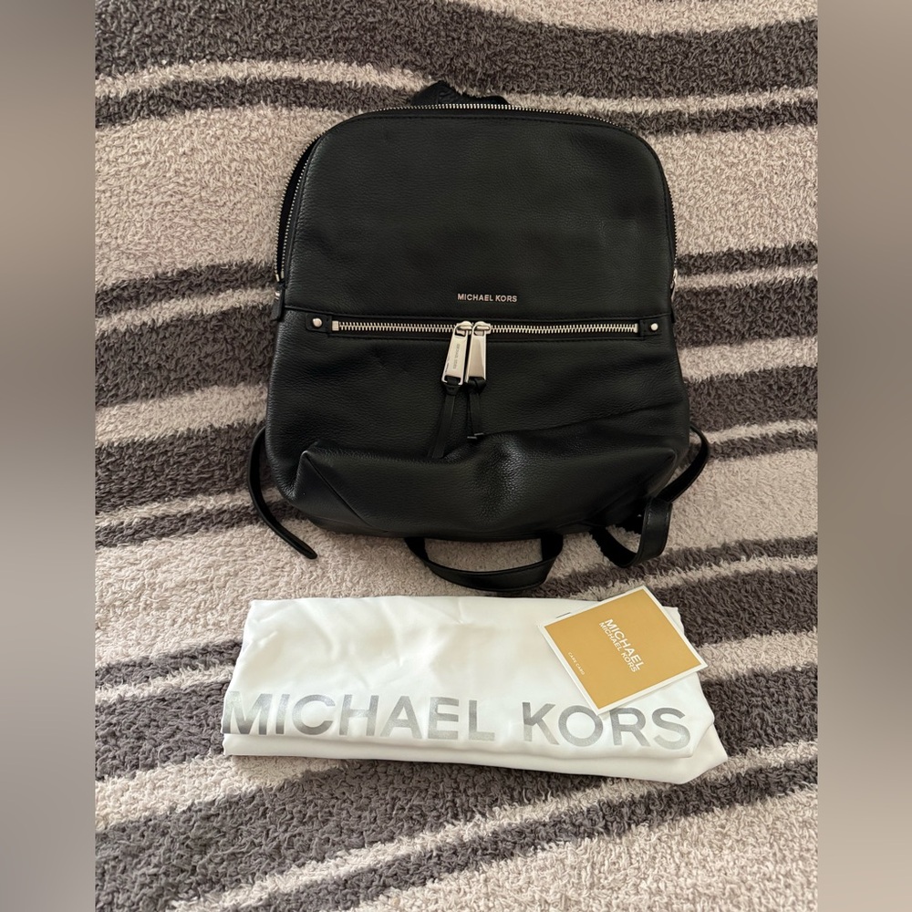 EUC MICHAEL KORS MEDIUM BACKPACK “BLACK”